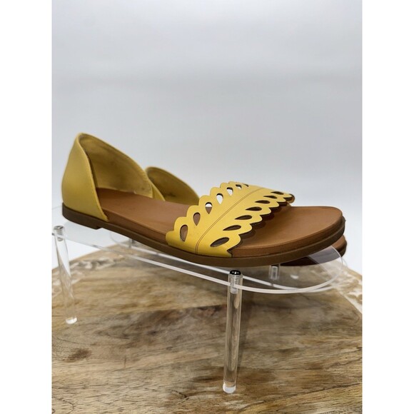 Andiamo Woman's Flat Slip on Sandal Size 9 Mustard Yellow Eyelet Cut Outs Chic - Picture 1 of 7